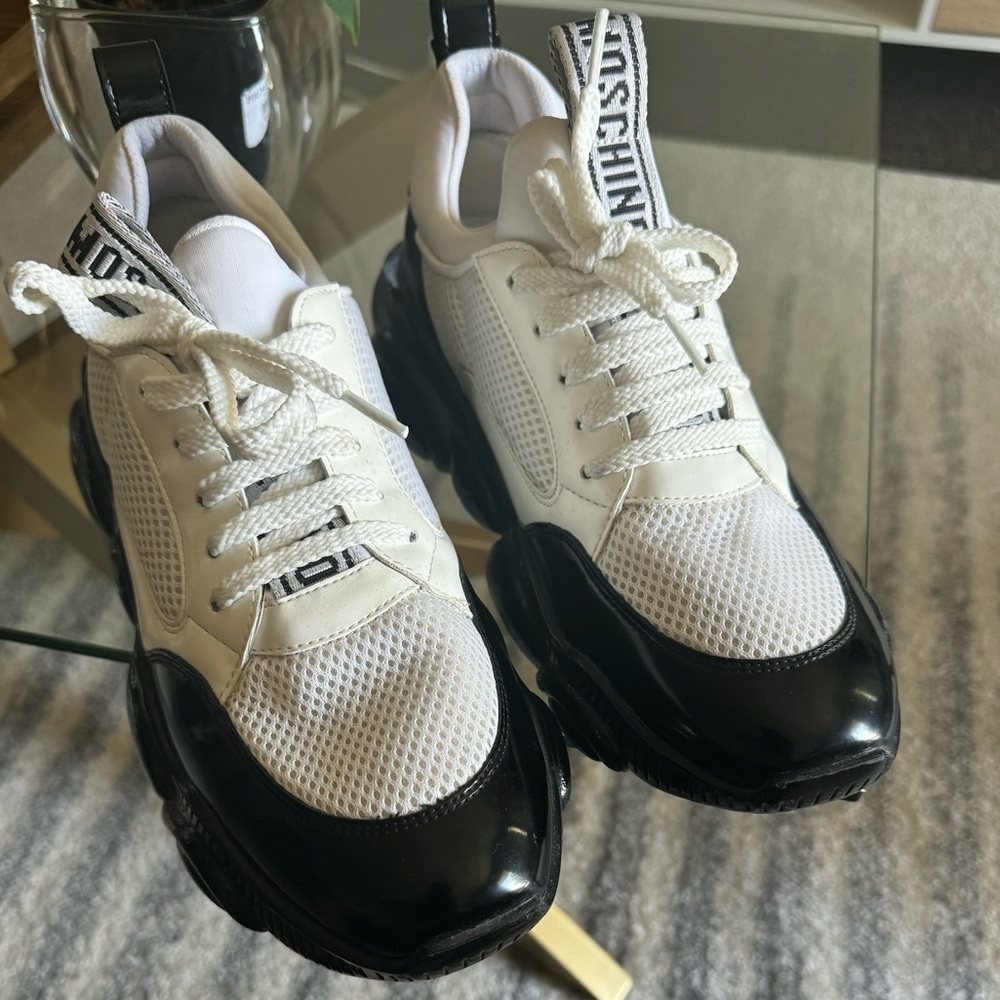 Moschino Men’s Teddy best sneakers size 43. (10.5 US)